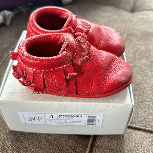 Freshly Picked Fire Engine Moccasin Size 4 - Picture 5 of 9